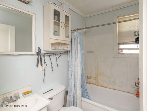 Tiny photo for 439 Erie Court, Port Clinton, OH 43452 (MLS # 10000968)