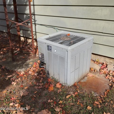 Tiny photo for 229 Glenwood Drive, Defiance, OH 43512 (MLS # 10000668)