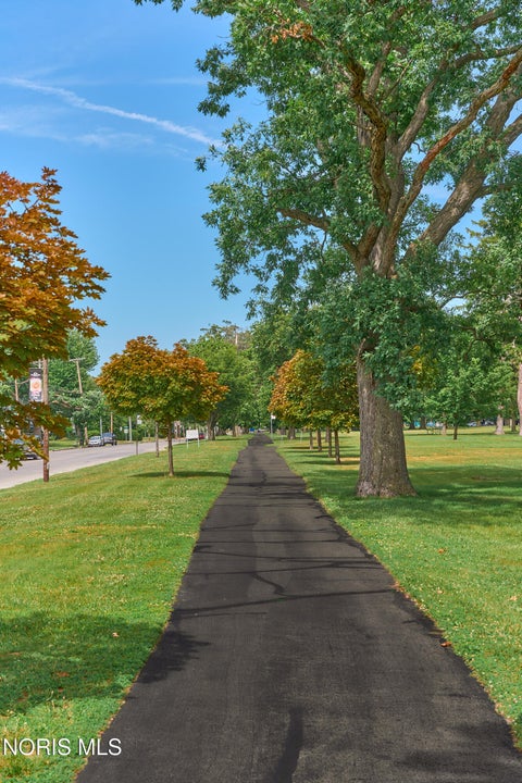 Tiny photo for 2906 Broadway Street, Toledo, OH 43614 (MLS # 10009568)