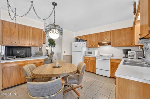 Tiny photo for 5706 Armada Drive, Toledo, OH 43623 (MLS # 10011690)