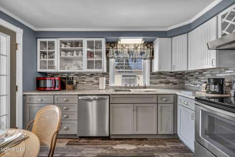 Tiny photo for 902 E 2nd Street, Port Clinton, OH 43452 (MLS # 10011977)