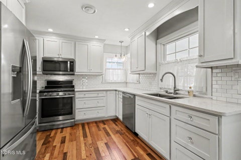 Tiny photo for 4131 Rugby Drive, Toledo, OH 43614 (MLS # 10010016)