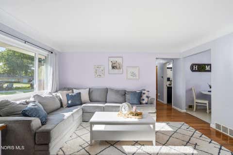 Tiny photo for 6051 E Benalex Drive, Toledo, OH 43612 (MLS # 10011523)
