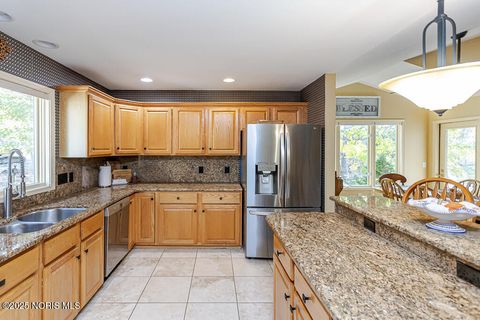 Tiny photo for 147 Colony Road, Rossford, OH 43460 (MLS # 10000050)