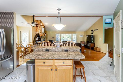 Tiny photo for 147 Colony Road, Rossford, OH 43460 (MLS # 10000050)