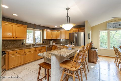 Tiny photo for 147 Colony Road, Rossford, OH 43460 (MLS # 10000050)