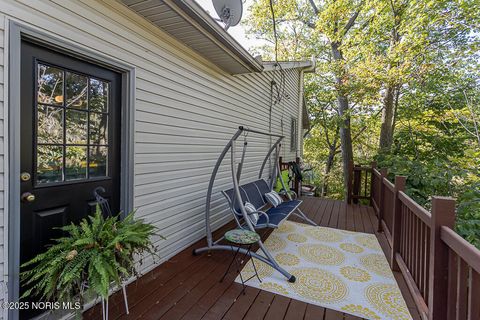 Tiny photo for 147 Colony Road, Rossford, OH 43460 (MLS # 10000050)