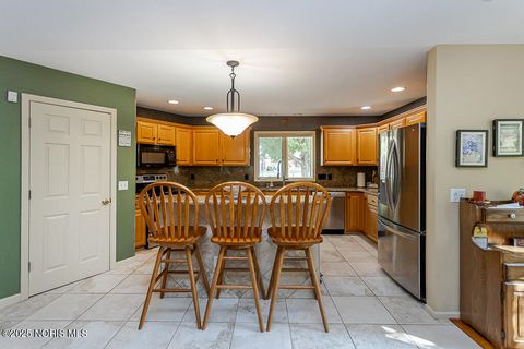 Tiny photo for 147 Colony Road, Rossford, OH 43460 (MLS # 10000050)