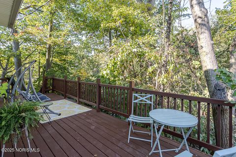 Tiny photo for 147 Colony Road, Rossford, OH 43460 (MLS # 10000050)