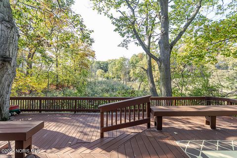 Tiny photo for 147 Colony Road, Rossford, OH 43460 (MLS # 10000050)
