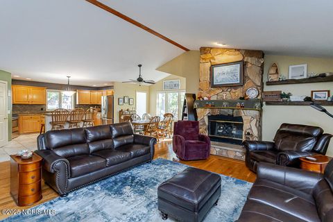 Tiny photo for 147 Colony Road, Rossford, OH 43460 (MLS # 10000050)