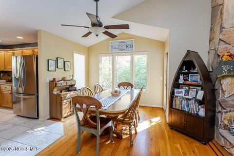 Tiny photo for 147 Colony Road, Rossford, OH 43460 (MLS # 10000050)