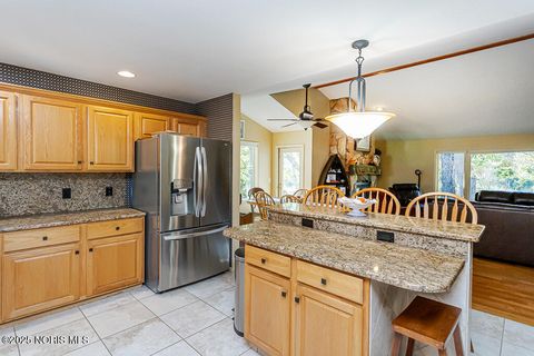 Tiny photo for 147 Colony Road, Rossford, OH 43460 (MLS # 10000050)