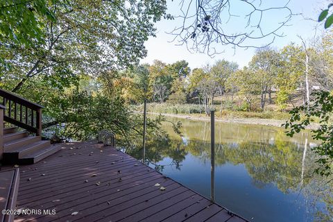 Tiny photo for 147 Colony Road, Rossford, OH 43460 (MLS # 10000050)