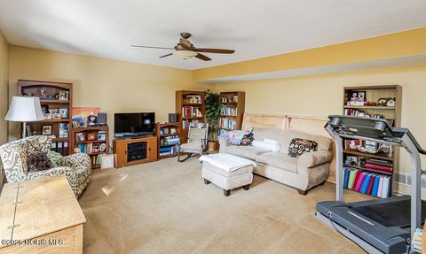 Tiny photo for 147 Colony Road, Rossford, OH 43460 (MLS # 10000050)