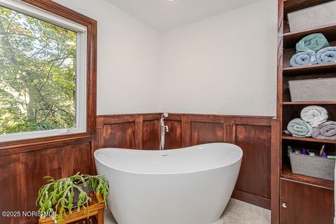 Tiny photo for 147 Colony Road, Rossford, OH 43460 (MLS # 10000050)