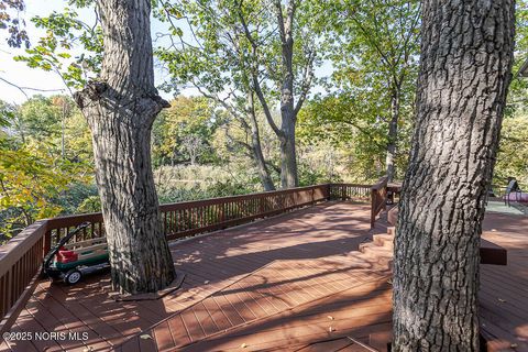 Tiny photo for 147 Colony Road, Rossford, OH 43460 (MLS # 10000050)
