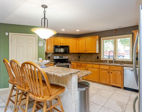 Tiny photo for 147 Colony Road, Rossford, OH 43460 (MLS # 10000050)