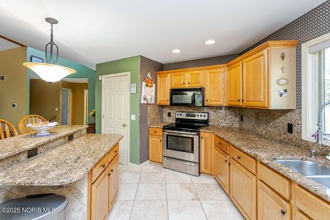Tiny photo for 147 Colony Road, Rossford, OH 43460 (MLS # 10000050)