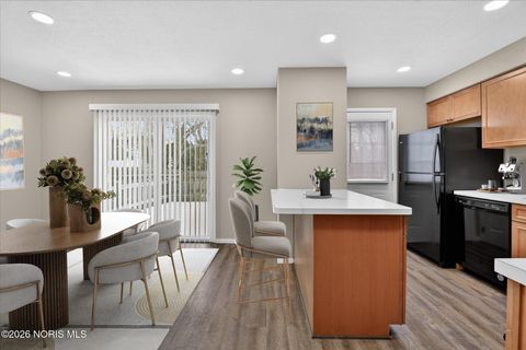 Tiny photo for 4426 Rose Garden Drive # 4, Toledo, OH 43623 (MLS # 10003374)