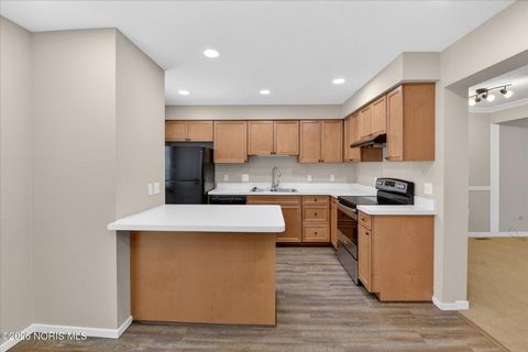 Tiny photo for 4426 Rose Garden Drive # 4, Toledo, OH 43623 (MLS # 10003374)