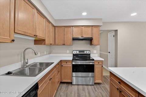 Tiny photo for 4426 Rose Garden Drive # 4, Toledo, OH 43623 (MLS # 10003374)