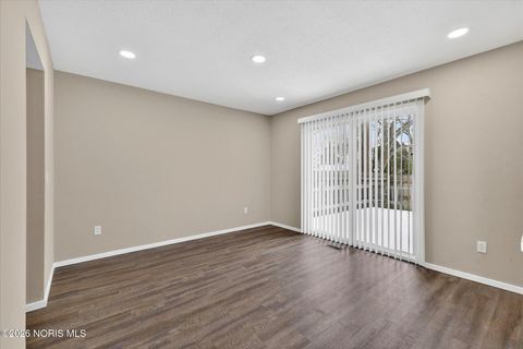 Tiny photo for 4426 Rose Garden Drive # 4, Toledo, OH 43623 (MLS # 10003374)