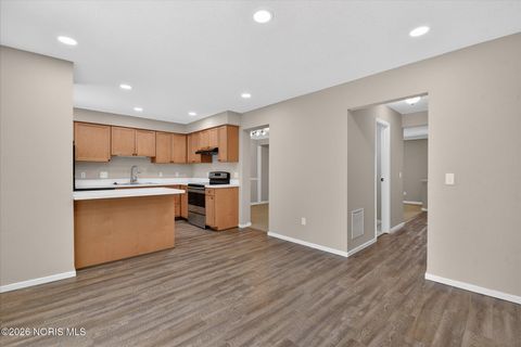 Tiny photo for 4426 Rose Garden Drive # 4, Toledo, OH 43623 (MLS # 10003374)