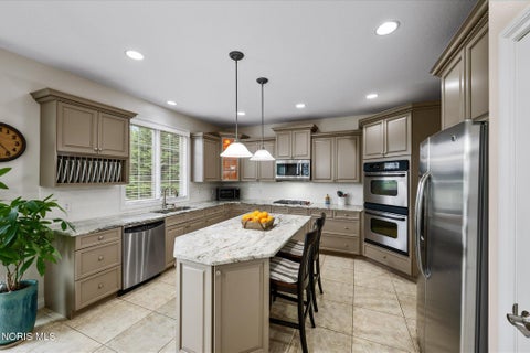 Tiny photo for 9407 Saint Angelas Way, Sylvania, OH 43560 (MLS # 10013646)