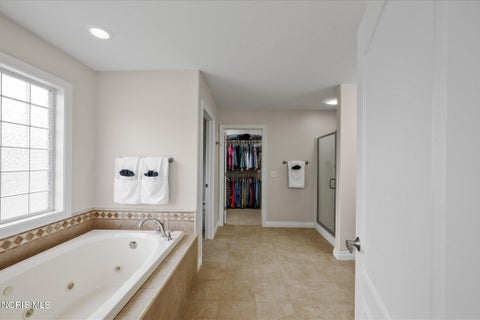 Tiny photo for 9407 Saint Angelas Way, Sylvania, OH 43560 (MLS # 10013646)