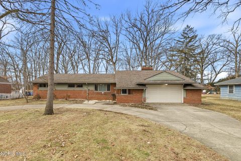 Photo of 5163 Fairgreen Drive, Toledo, OH 43613 (MLS # 10004595)