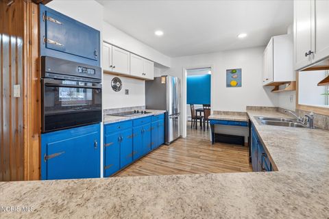 Tiny photo for 5163 Fairgreen Drive, Toledo, OH 43613 (MLS # 10004595)