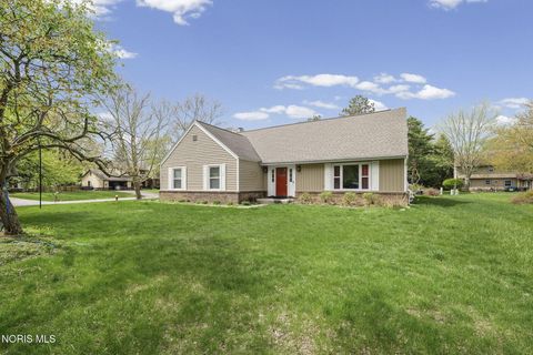 Photo of 2174 Chadbury Lane, Toledo, OH 43614 (MLS # 10006288)