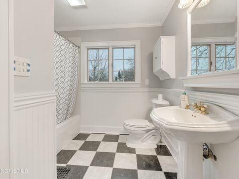 Tiny photo for 1440 W Market Street, Lima, OH 45805 (MLS # 10004809)