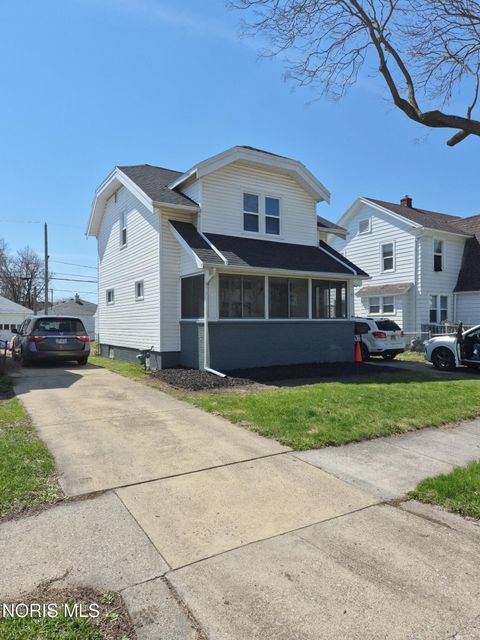 Photo of 643 Waybridge Road, Toledo, OH 43612 (MLS # 10006135)