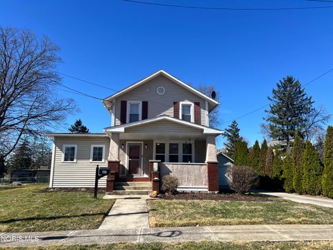 Photo of 135 Mechanic Street, Clyde, OH 43410 (MLS # 10004899)