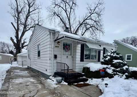 Photo of 2919 Lutaway Drive, Toledo, OH 43614 (MLS # 10003774)