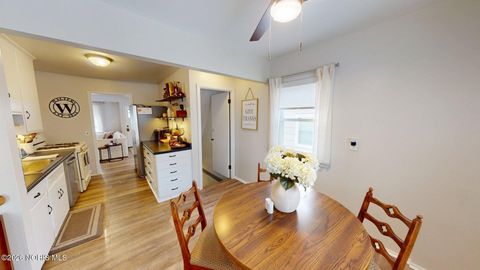 Tiny photo for 2919 Lutaway Drive, Toledo, OH 43614 (MLS # 10003774)