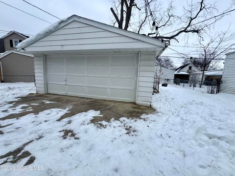 Tiny photo for 2919 Lutaway Drive, Toledo, OH 43614 (MLS # 10003774)