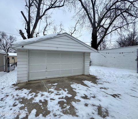 Tiny photo for 2919 Lutaway Drive, Toledo, OH 43614 (MLS # 10003774)