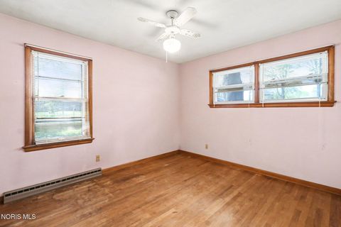 Tiny photo for 207 W Hull Street, Edgerton, OH 43517 (MLS # 10006670)