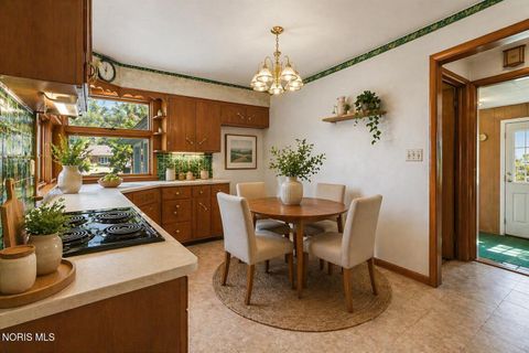 Tiny photo for 207 W Hull Street, Edgerton, OH 43517 (MLS # 10006670)