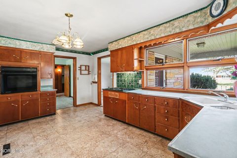 Tiny photo for 207 W Hull Street, Edgerton, OH 43517 (MLS # 10006670)