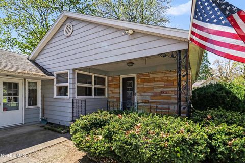 Tiny photo for 207 W Hull Street, Edgerton, OH 43517 (MLS # 10006670)