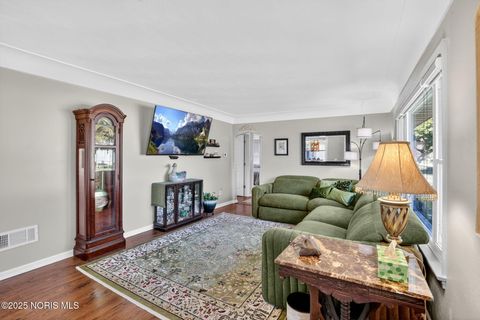 Tiny photo for 1135 Richland Street, Maumee, OH 43537 (MLS # 10000553)