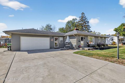 Tiny photo for 1135 Richland Street, Maumee, OH 43537 (MLS # 10000553)