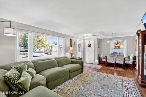 Tiny photo for 1135 Richland Street, Maumee, OH 43537 (MLS # 10000553)