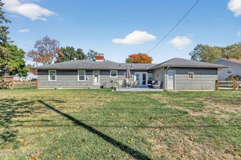 Tiny photo for 1135 Richland Street, Maumee, OH 43537 (MLS # 10000553)