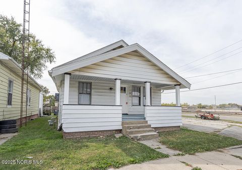 Photo of 729 Chicago Street, Toledo, OH 43611 (MLS # 10001503)