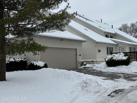 2132 The Bluffs Toledo OH 43615